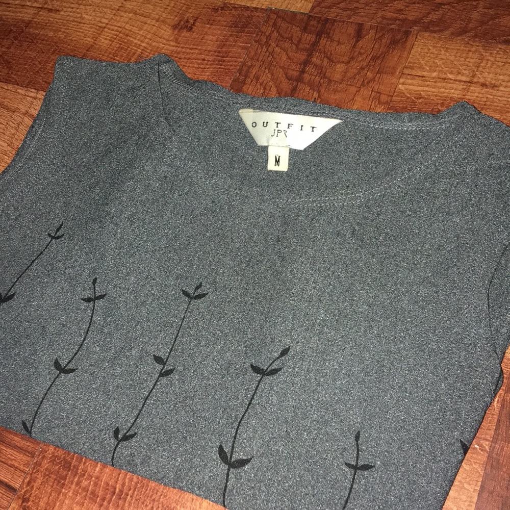 Gray Flower Top